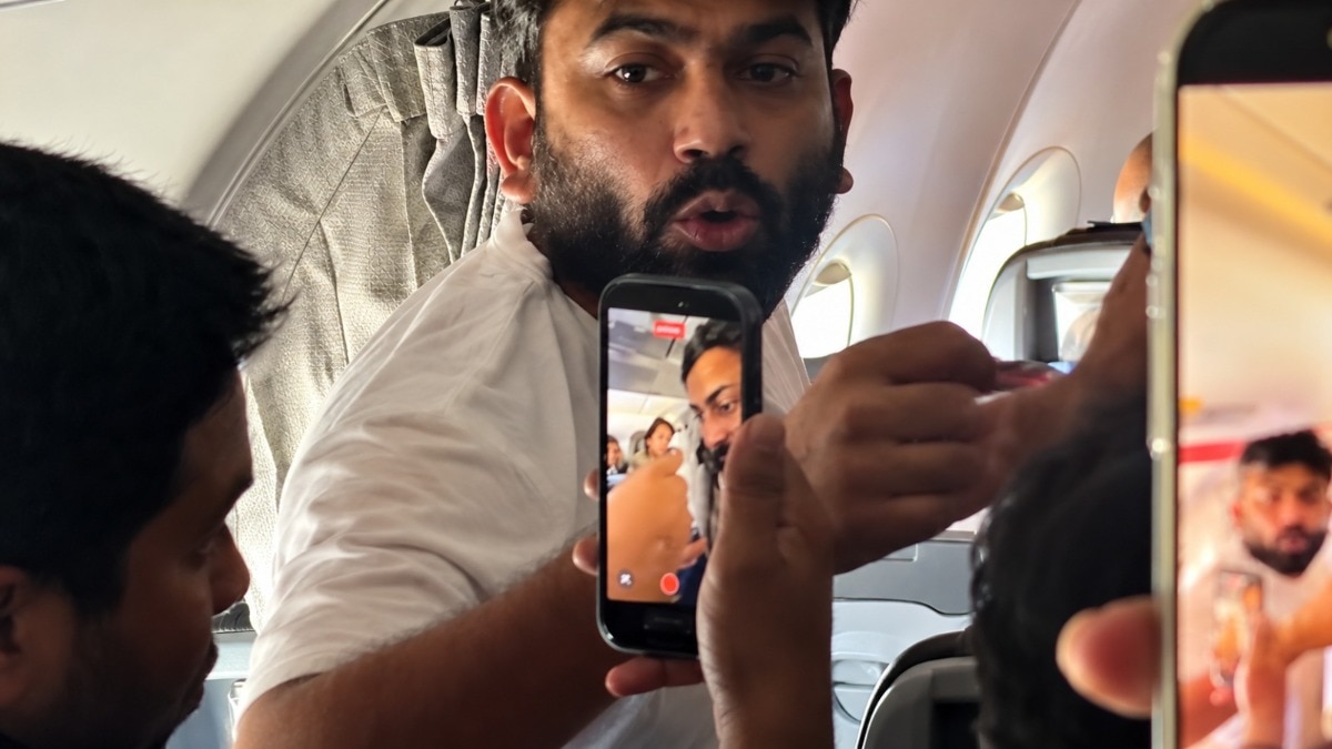  CJP Leaders Abhijeet Dipke, Saurav Das, Ashutosh Ranka Detained Inside Plane 