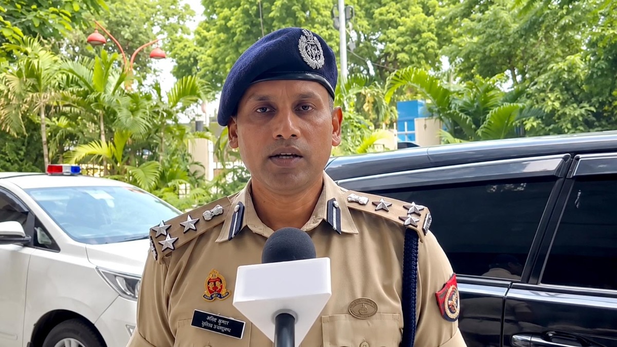 लखनऊ में सुरक्षा व्यवस्था को लेकर जानकारी देते जॉइंट पुलिस कमिश्नर (लॉ एंड ऑर्डर) बबलू कुमार. (Photo: Screengrabs)