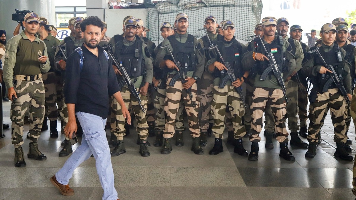 CJP प्रोटेस्ट को लेकर दिल्ली एयरपोर्ट पर तैनात सुरक्षाकर्मियों की तैनाती.  (Photo: PTI)