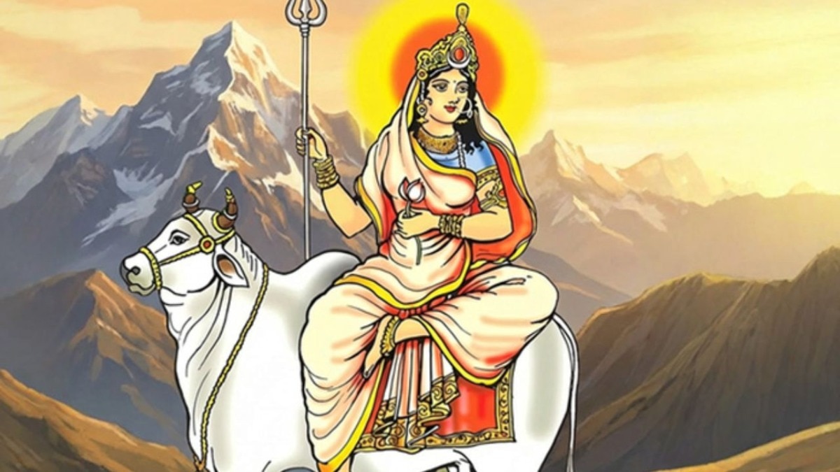 मां शैलपुत्री पर्वतराज हिमालय की पुत्री हैं. उनका स्वरूप शांति, करुणा और शक्ति का प्रतीक माना जाता है.