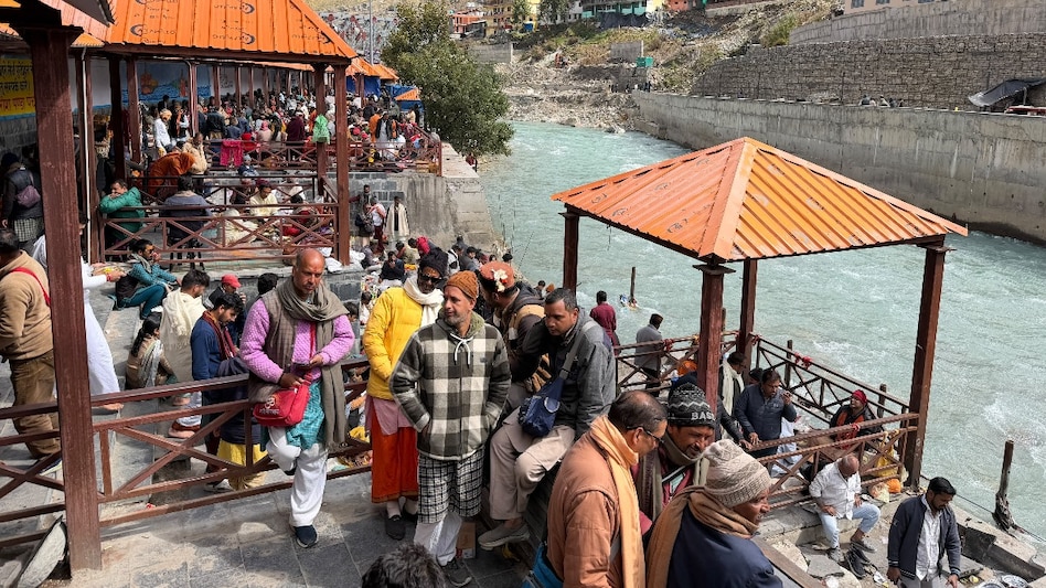 Grande multidão de peregrinos reunida em Badrinath para libertação dos ancestrais, centenas de milhares de fiéis visitaram