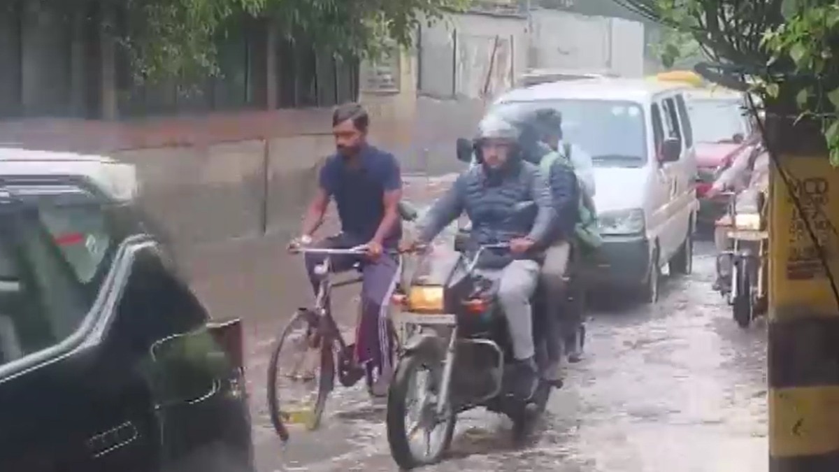 मौसम विभाग ने दिल्ली में बारिश का अलर्ट जारी किया था.