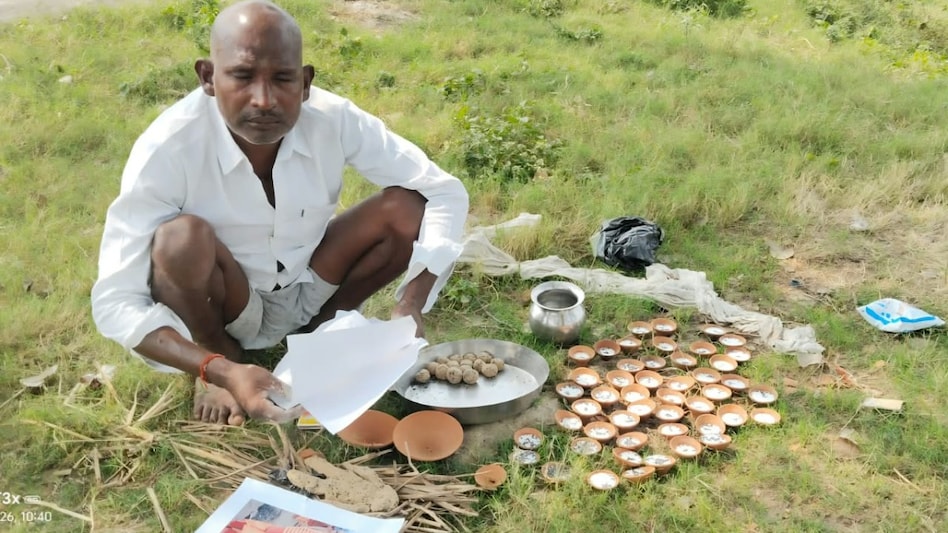 पिता ने किया जिंदा बेटी का पिंडदान. (Photo: Uday Gupta/ITG)