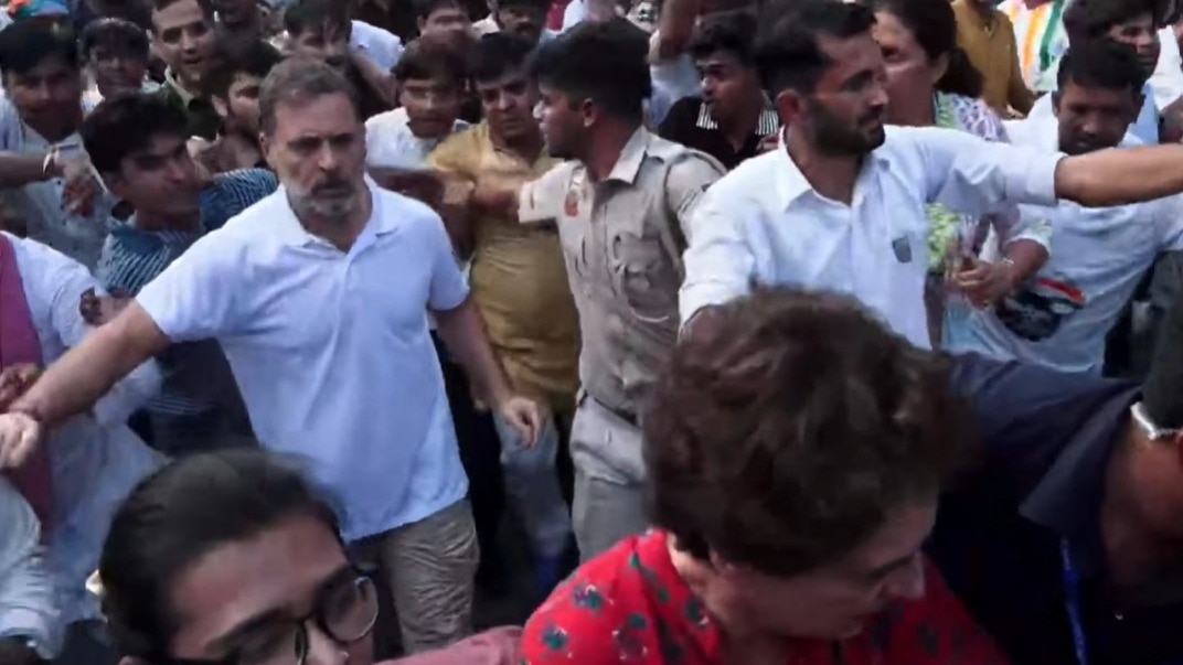 विपक्ष के सुप्रीम कोर्ट तक के मार्च में भीड़ उमड़ी है