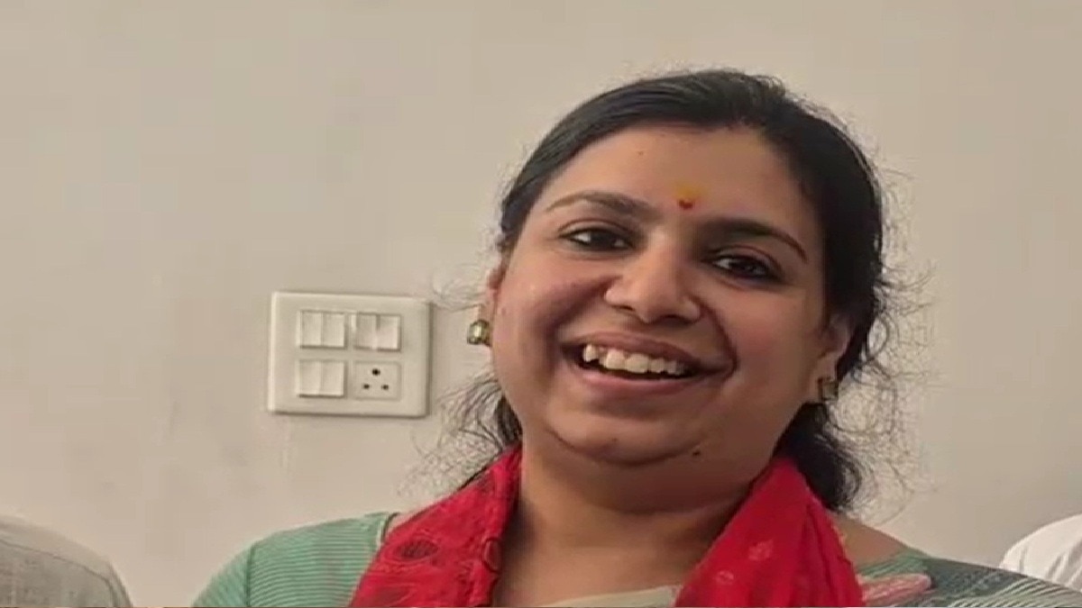 मिर्जापुर में दिव्या मित्तल की बढ़ी सक्रियता. (Photo: Screengrab)