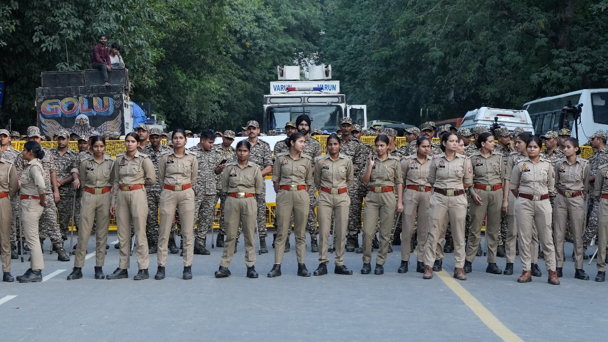 दिल्ली में अफवाह फैलाने वालों पर पुलिस का शिकंजा. (Photo: PTI)