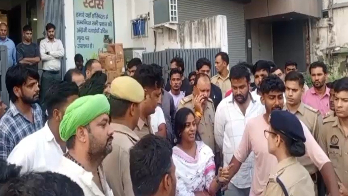 मेरठ में डिलीवरी के दौरान गर्भवती की मौत. (Photo: Screengrab)