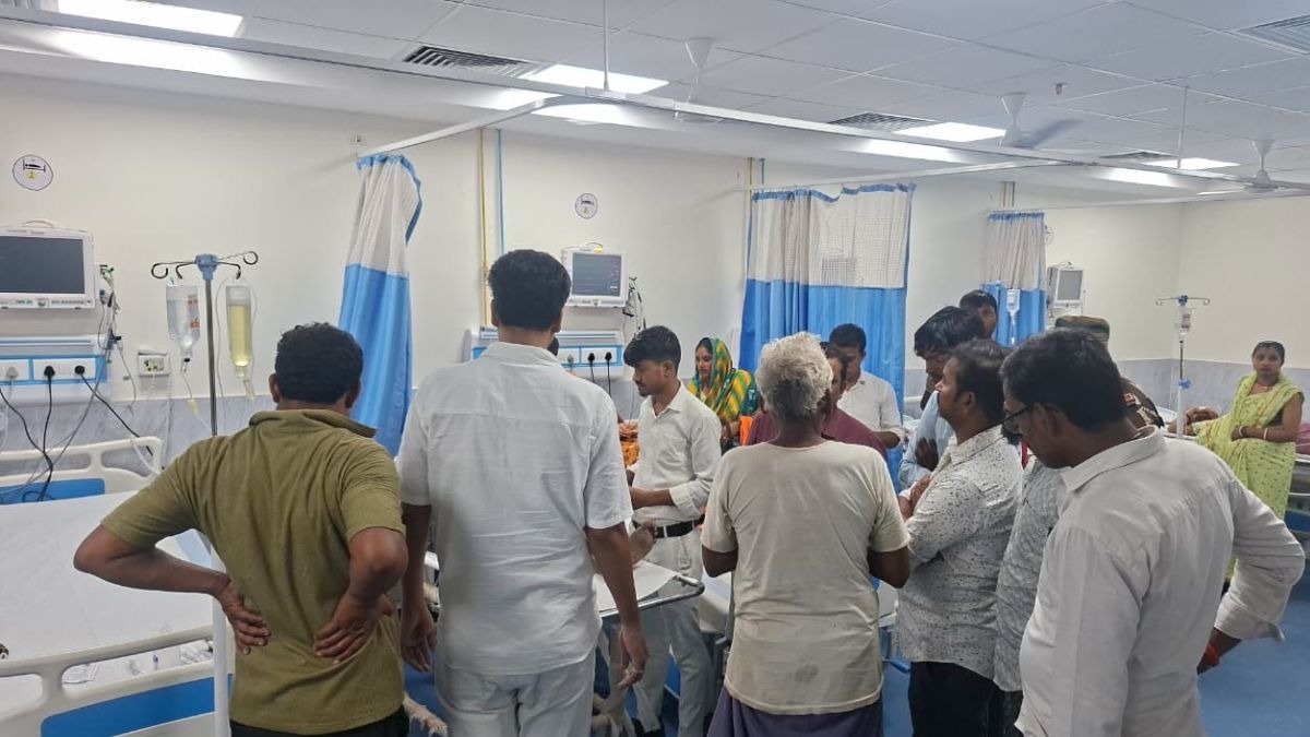 मां और बेटे का अस्पताल में चल रहा इलाज. (Photo: ITG)