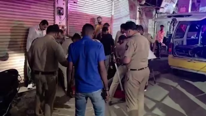 उल्हासनगर रेलवे स्टेशन के परिसर में अंधाधुंध फायरिंग, एक शख्स की मौत