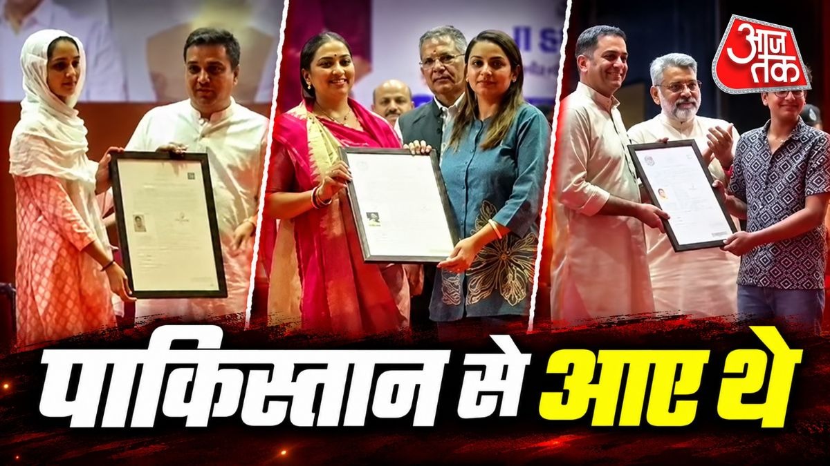 राजकोट के ऑडिटोरियम में सौंपे गए सर्टिफिकेट. (Photo: ITG)