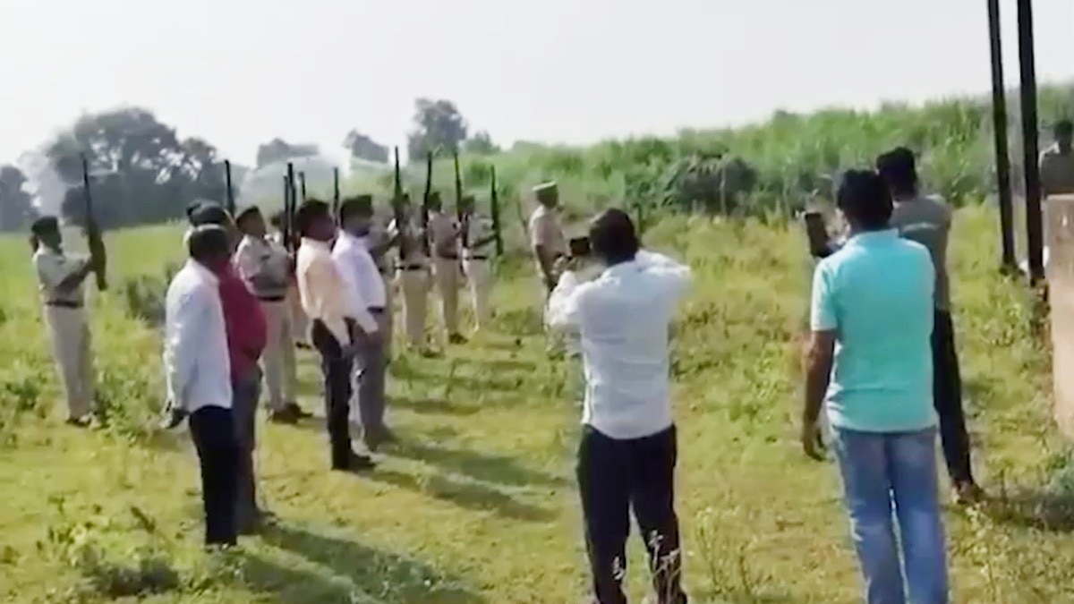 MP पुलिस ने गार्ड ऑफ ऑनर देकर दी दिवंगत शिवानी को श्रद्धांजलि.(Photo:ITG)