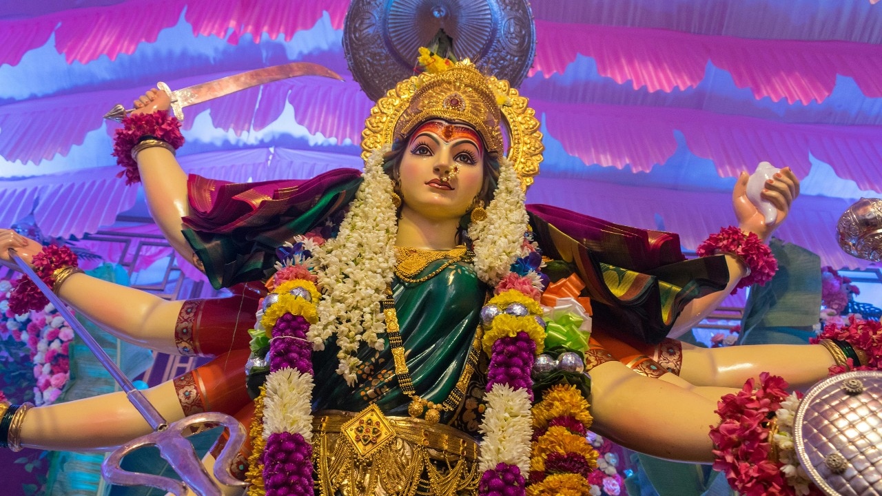 कल महाष्टमी पर कब करें कन्या पूजन? 