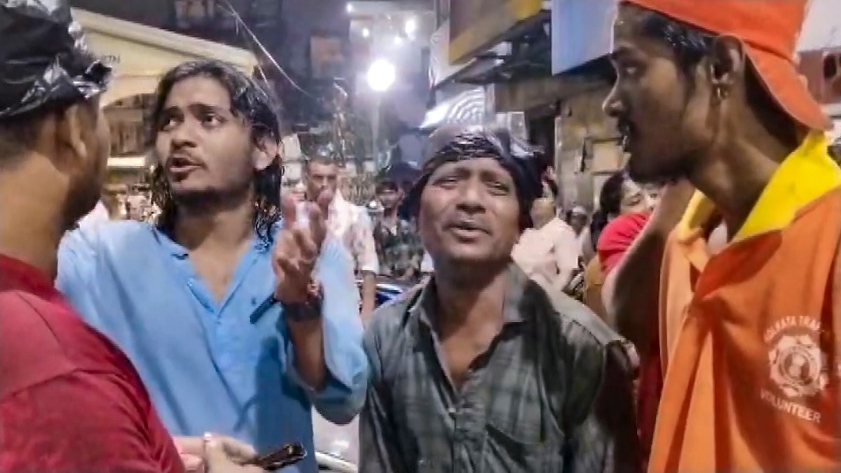 kolkata durga puja pandal stampede