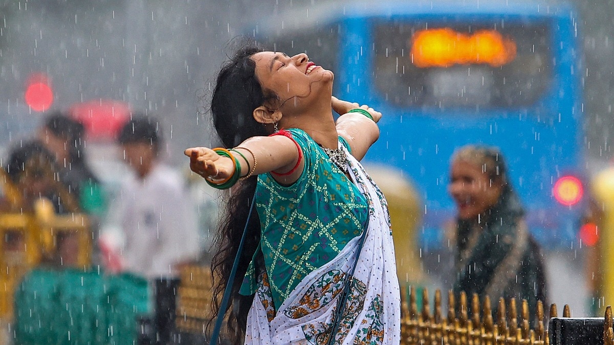 चेन्नई में शनिवार शाम से ही भारी बारिश हो रही है. (Photo: PTI)