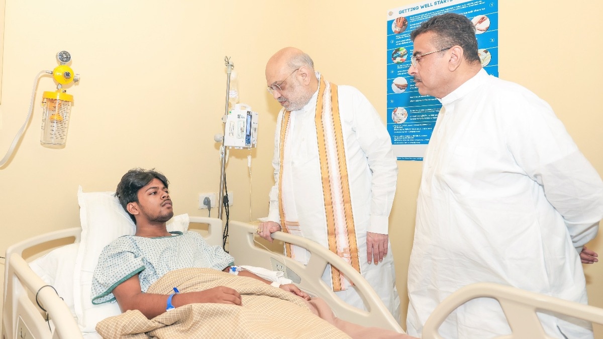 amit shah visits kolkata durga puja stampede victims