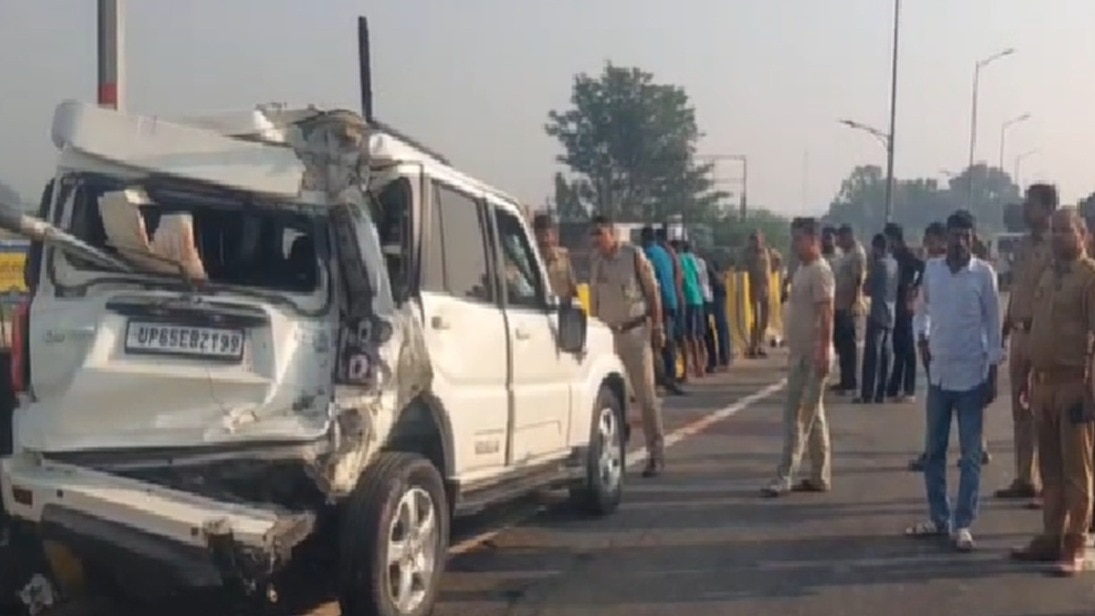 हादसे के बाद क्षतिग्रस्त स्कॉर्पियो. (Photo: Screengrabs)