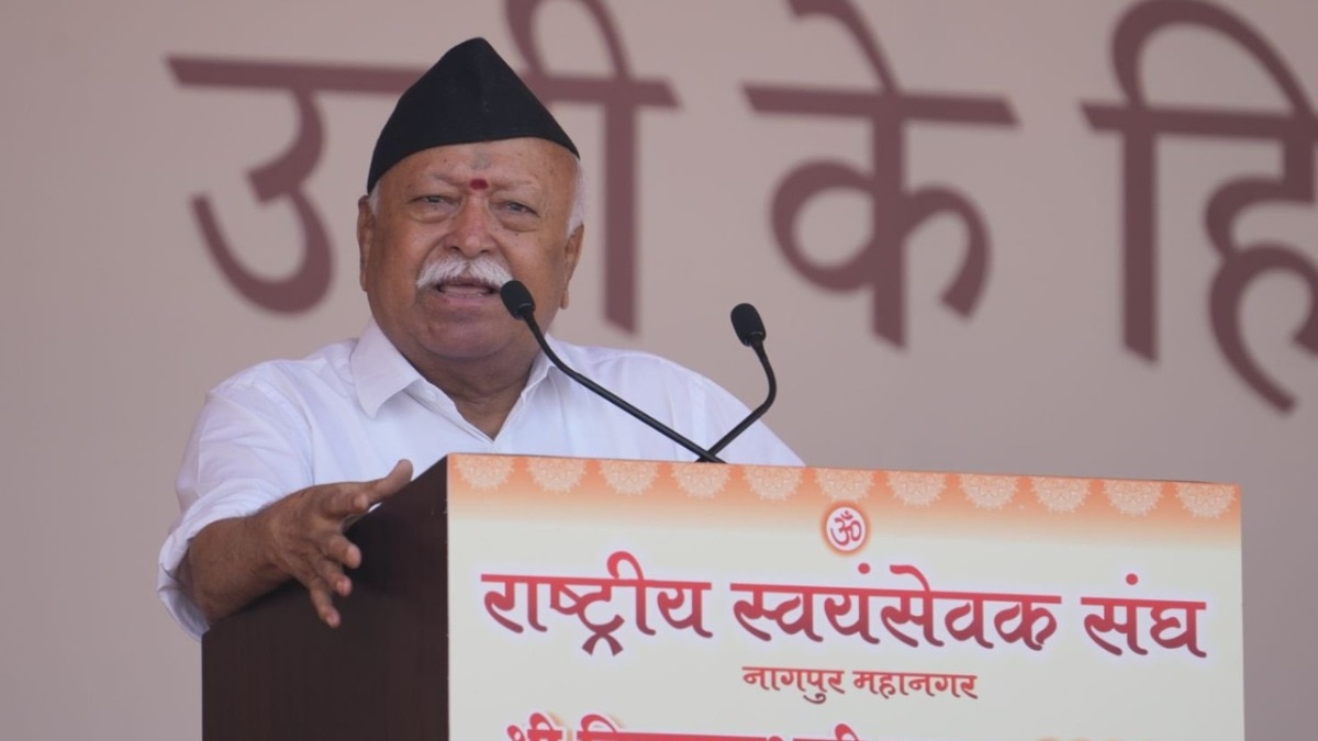 मोहन भागवत ने कार्यक्रम में कैप्टन स्मित मच्छार का भी जिक्र किया. (Photo: X/RSS)