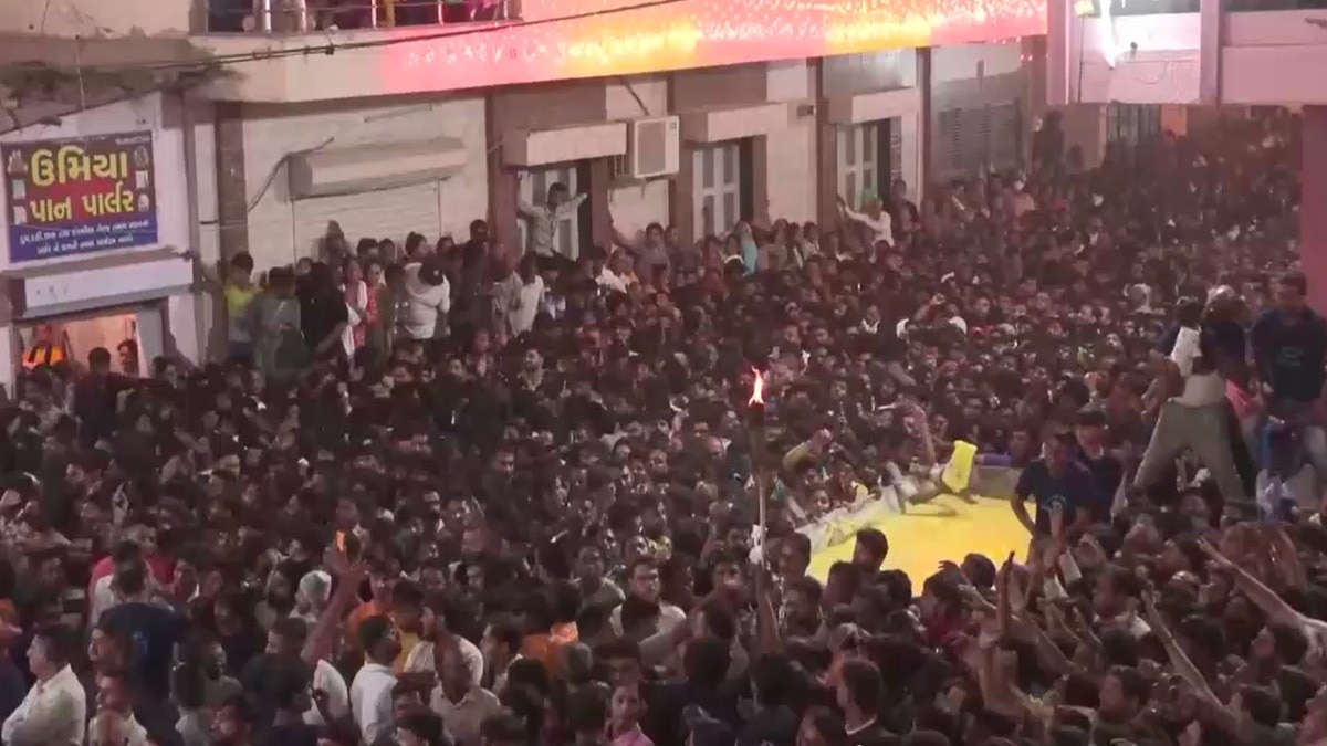 पल्ली महोत्सव में उमड़ी लोगों की भीड़. (Photo: Screengrabs)