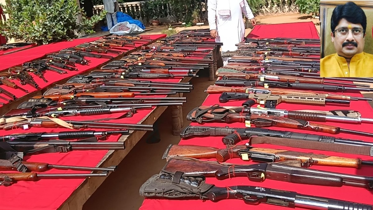 कुंडा में विधायक राजा भैया की शस्त्र पूजा (Photo- ITG) 