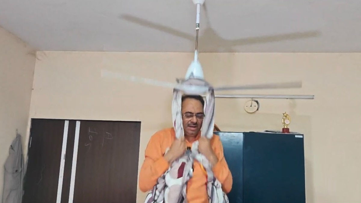 सूरत की यूनिवर्सिटी में लगे 388 एंटी-सुसाइड फैन. (Photo: Screengrab)
