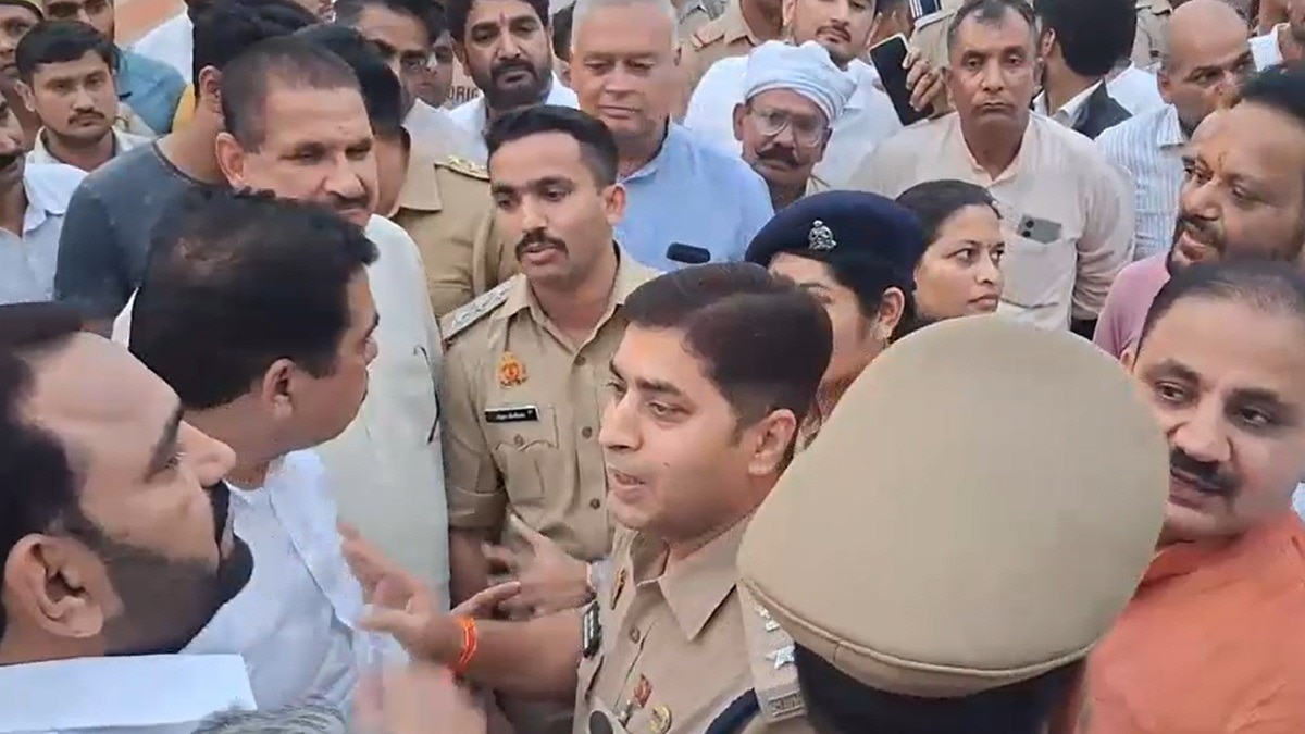 BJP जिलाध्यक्ष को बूथ पर रोका तो भड़के नेता. (Photo: Screengrab)
