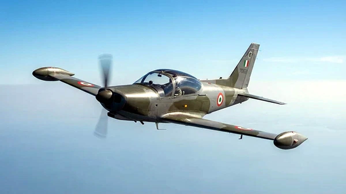 PAF Pilots Killed in Midair SF-260 Collision