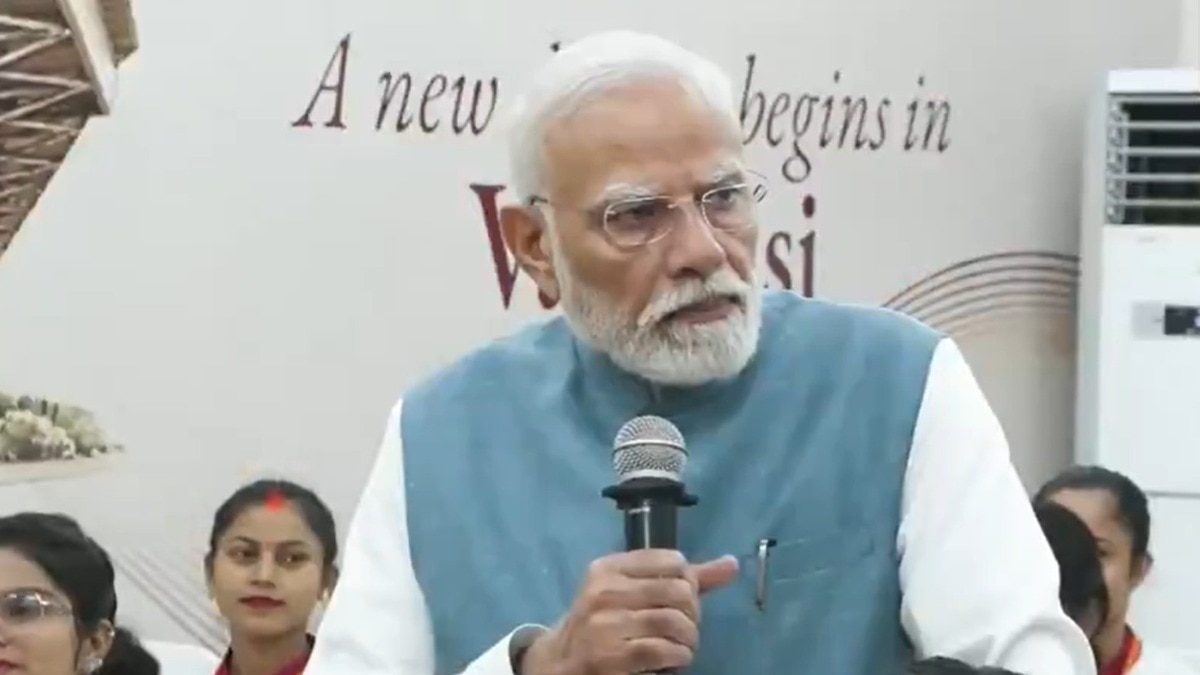वाराणसी में पीएम मोदी ने 300 महिलाओं से संवाद किया (Photo: X/ANI)