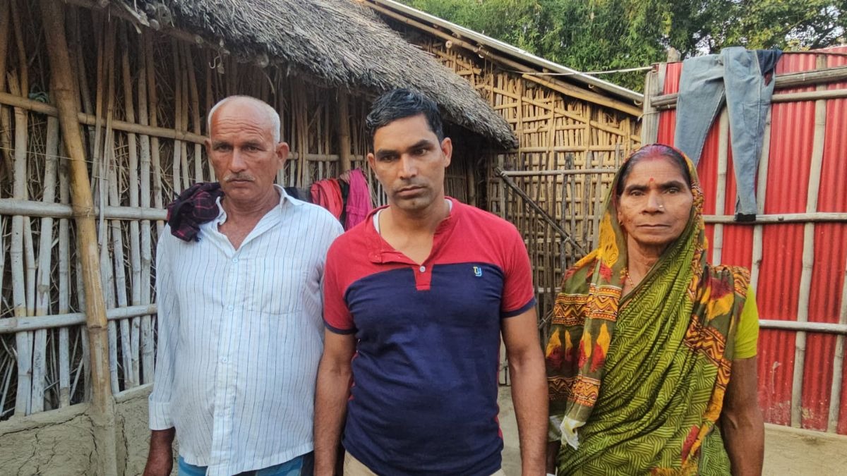 मां से 31 साल बाद मिला कटिहार का पिंटू. (Photo: ITG)