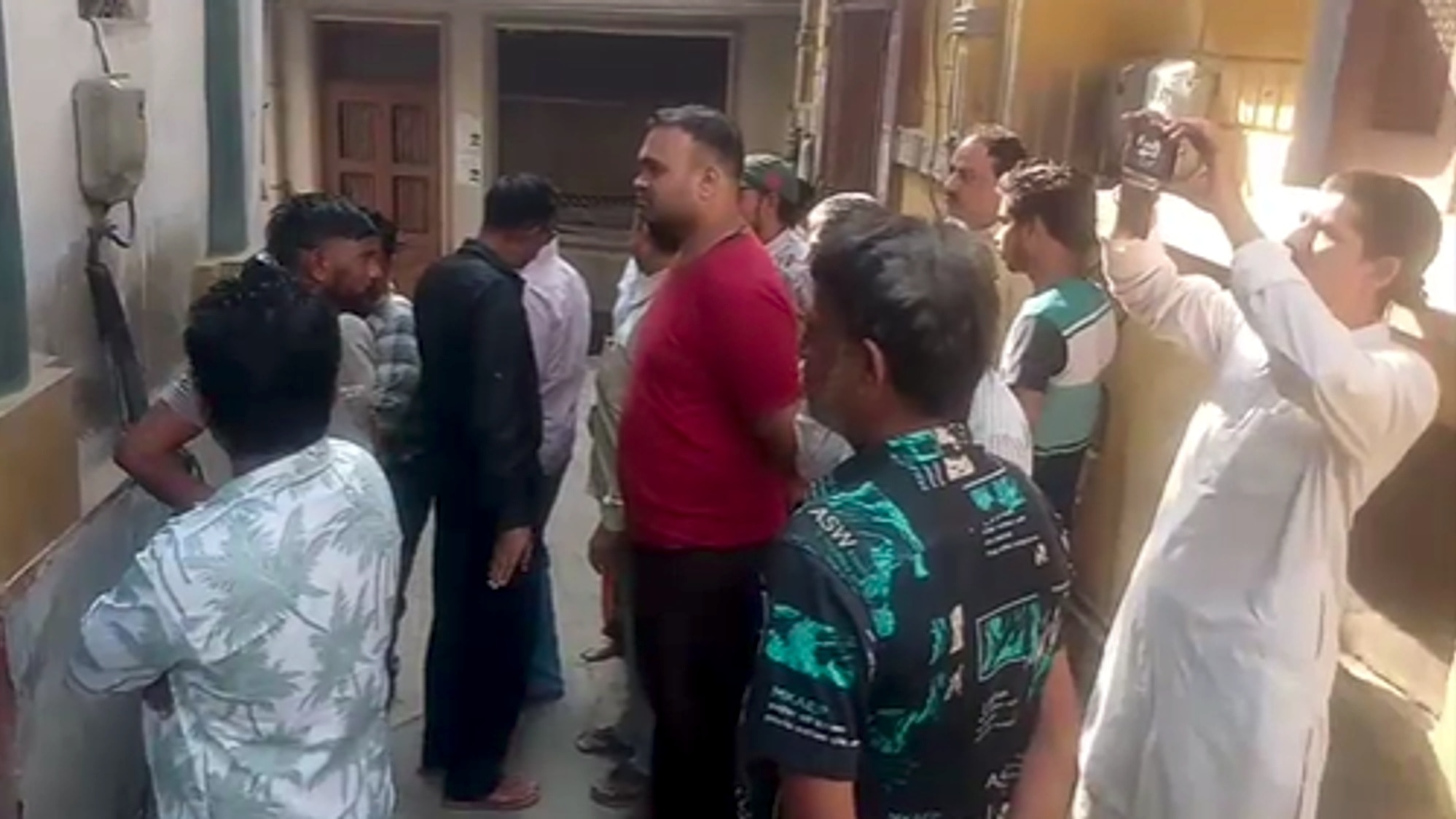 मथुरा: घर में घुसकर 85 साल की बुजुर्ग महिला की हत्या, सिर और चेहरे पर मिले चोट के निशान
