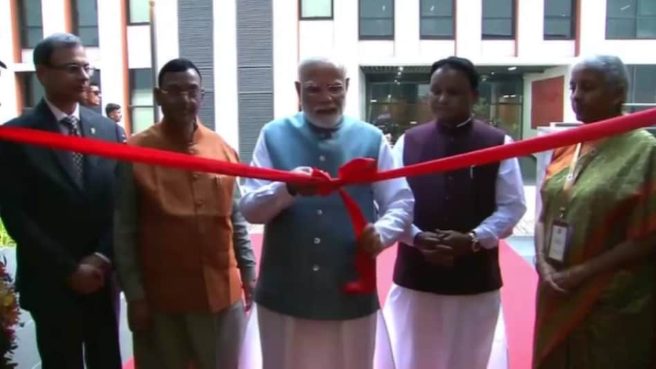 PM नरेंद्र मोदी ने आरबीआई के 169 करोड़ रुपये के डेटा सेंटर का उद्घाटन किया। 3 PM मोदी ने RBI के नए डेटा सेंटर का किया उद्घाटन, जानिए क्या होगा फायदा - pm modi inaugurates rbi data centre odisha prym - AajTak