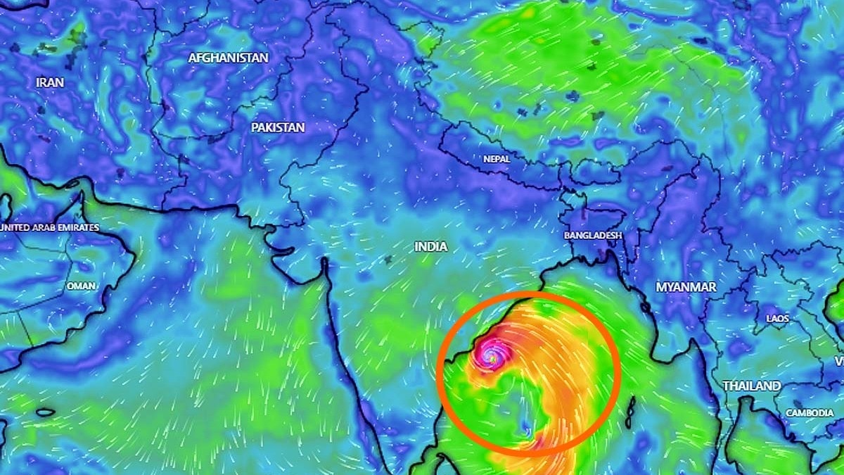 इस तस्वीर में देख सकते हैं कि साइक्लोन अर्नब कहां है. (Photo: Windy Com)