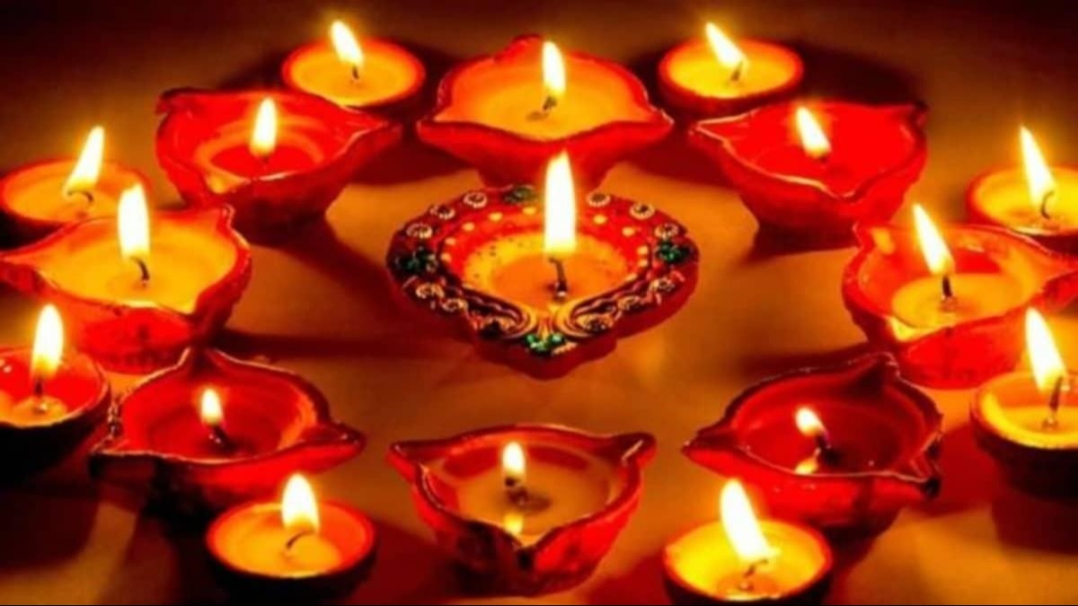  धनतेरस से दिवाली तक घर में सुख-समृद्धि और बरकत के लिए अपनाएं 5 खास वास्तु उपाय
