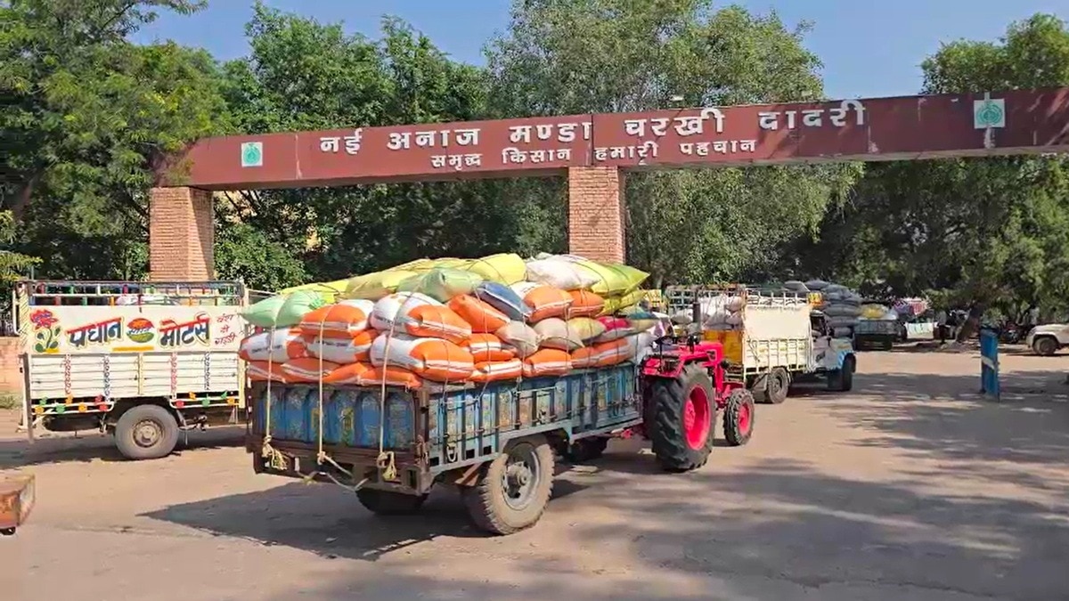 मामले में 5 कर्मचारियों को किया गया निलंबित. (Photo: Screengrabs)