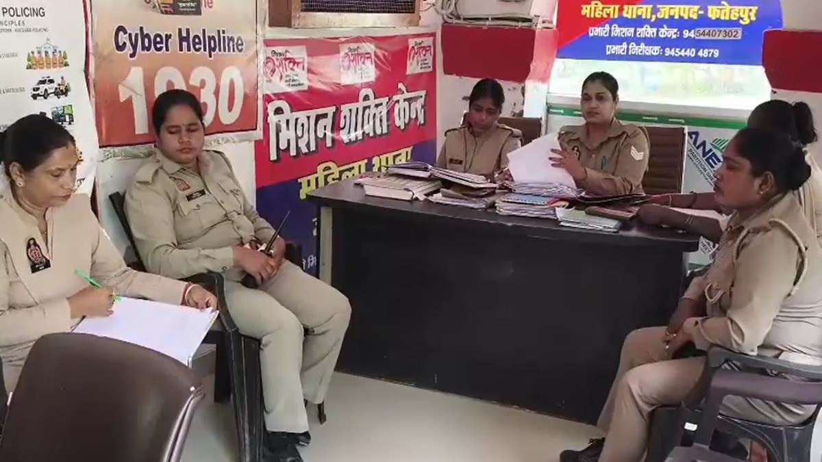 फतेहपुर में विवाहित महिला पुलिसकर्मियों को मिलेगी छुट्टी. (Photo: Screengrab)