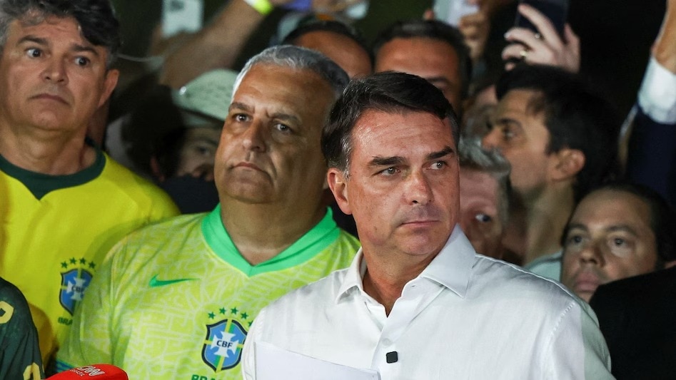 Brazil's Flávio Bolsonaro and family will get US visas 