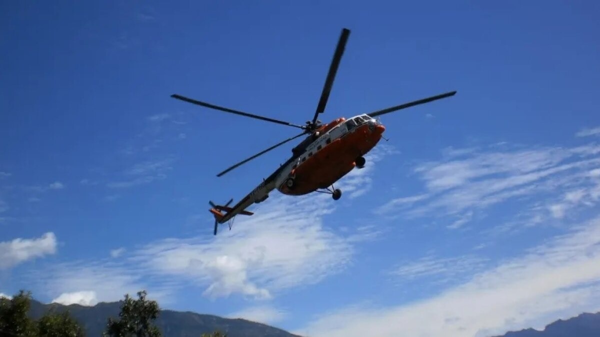 शुक्रवार को बदरीनाथ से देहरादून जा रहा हेलिकॉप्टर क्रैश हो गया (Photo- Representational)