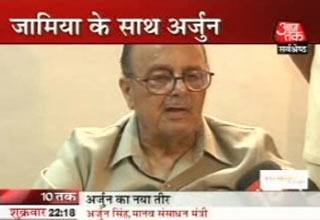 अर्जुन और पासवान छात्रों के बचाव में