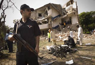 पाकिस्‍तान विस्‍फोट