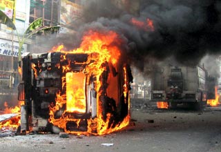 असम में सीरियल धमाके