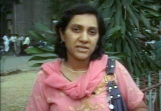 पुरोहित की पत्‍नी अपर्णा