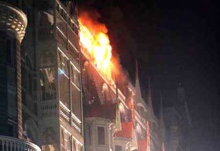 मुंबई में धमाका