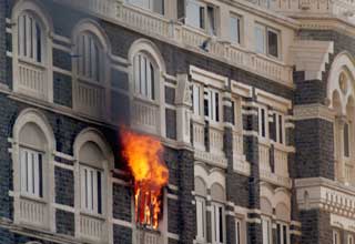 धधकता होटल ताज