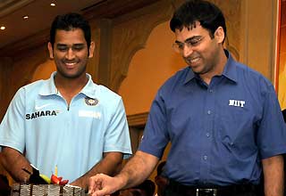 महेंद्र सिंह धोनी, विश्‍वनाथन आनंद