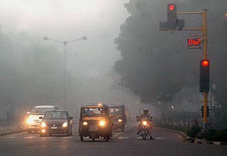 कोहरे की चपेट में राजधानी दिल्ली