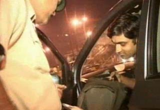 शराब पीकर गाड़ी चलाने वाले लोग