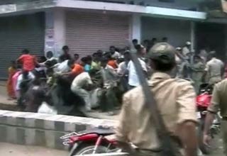 पुलिस ने की बर्बर कार्रवाई