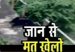 मुंबई ट्रेन स्टंट