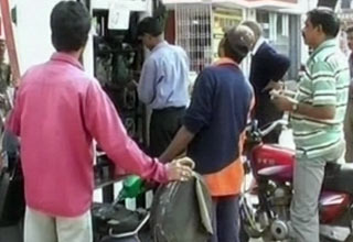 बढ़ सकती है पेट्रोल की कीमत