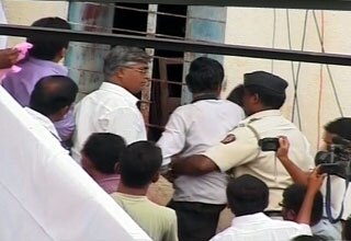 आत्‍मदाह की कोशिश