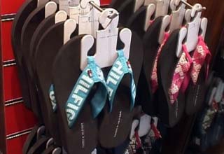 सेलेक्‍ट सिटी वॉक मॉल में शॉपिंग